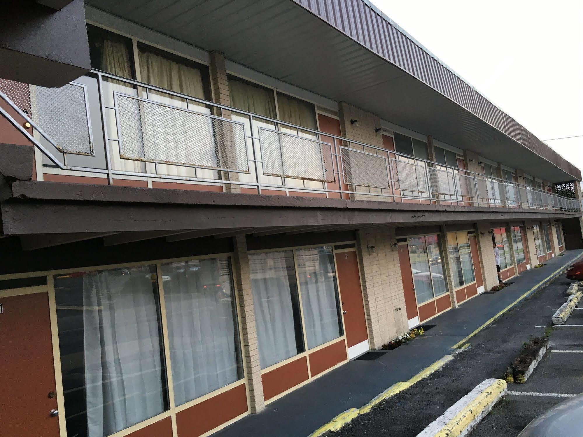Sonrise Inn Lincoln Hwy By Oyo Breezewood Kültér fotó