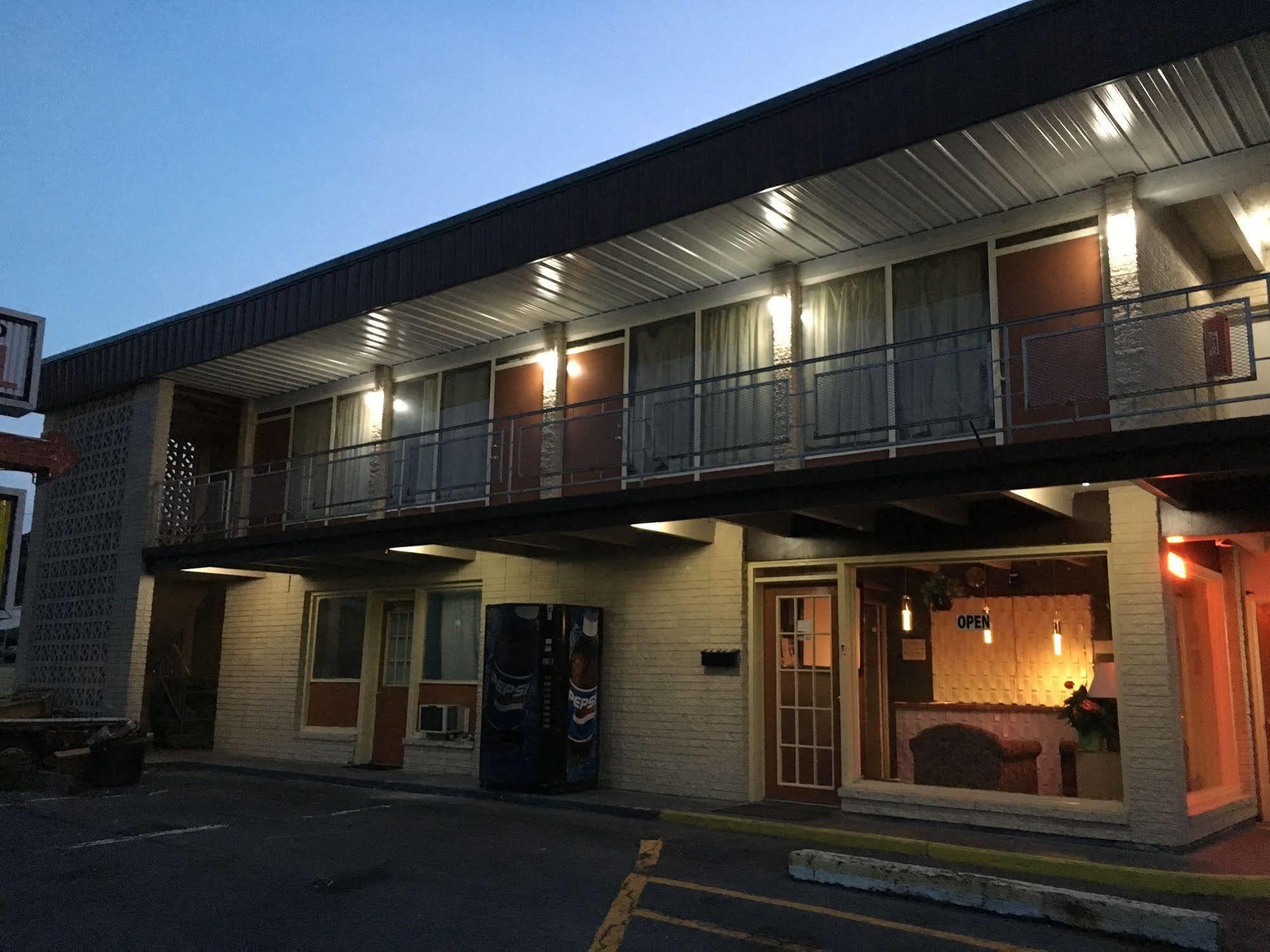 Sonrise Inn Lincoln Hwy By Oyo Breezewood Kültér fotó
